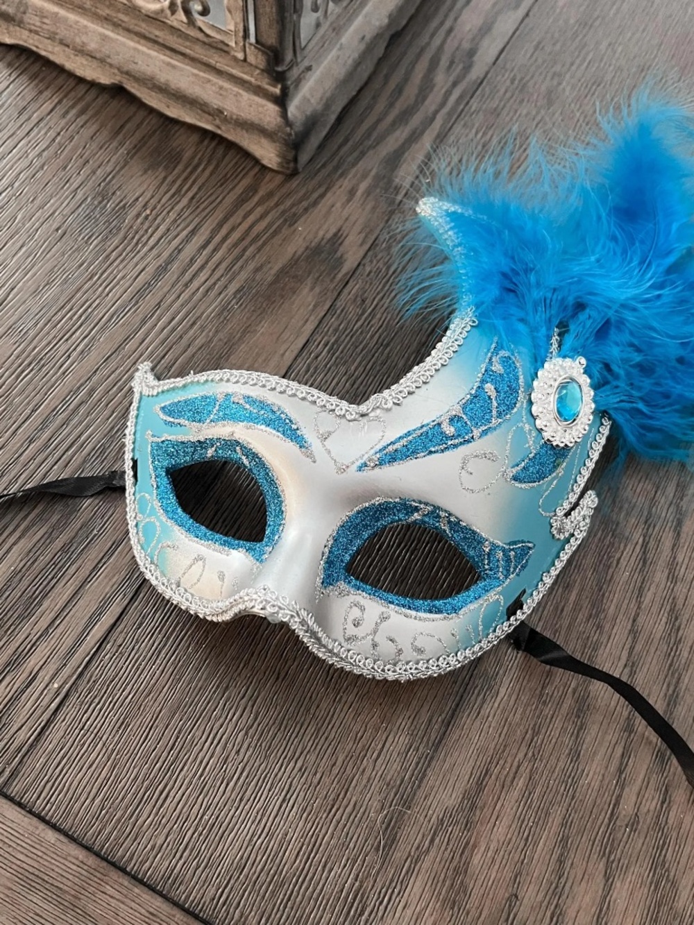 Turquoise & Silver FANCY SWAN Mardi Gras Side Feathered Plastic Glitter Mask